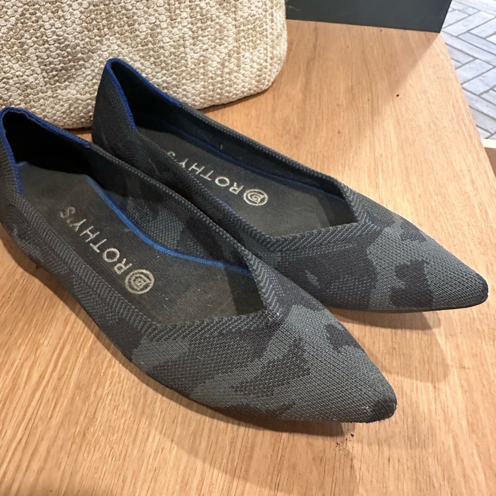 Rothy’s original The Point dark grey camo flats. Older but in good shape! 8.5